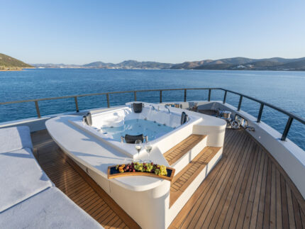 Naviga Yachting Bodrum Motoryat Kiralama için bizi arayın!