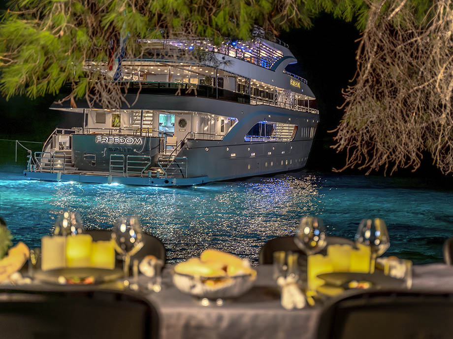 Naviga Yachting Ultra Lüks Motoryat Hırvatistan Tatil Keyfi