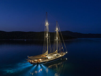 Naviga Yachting l Gulet Torini l Bu yaz tatilin keyfi gulet kiralama ile çıkar